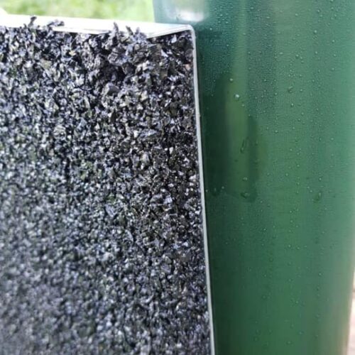 Rubberen slagplanken voor hockeyvelden 27 Detailfoto van onze rubber granulaat hockey slagplanken.
